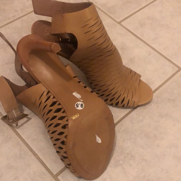 Brand new Vince camuto ladies heels, size 9.5 - Picture 2 of 3